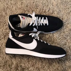 Nike Tailwind size 13 black and white.